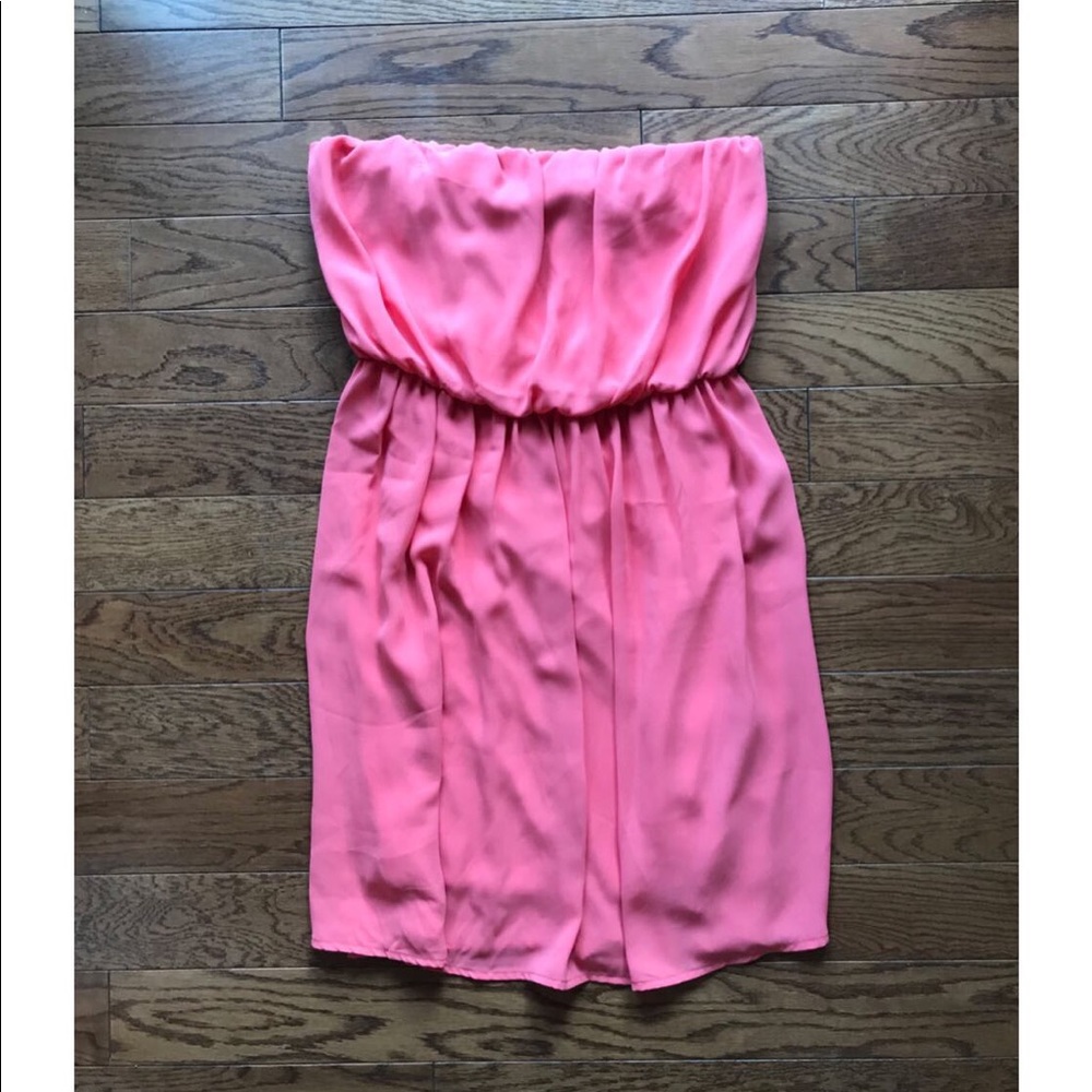 Pastel pink strapless dress from Kinnucans